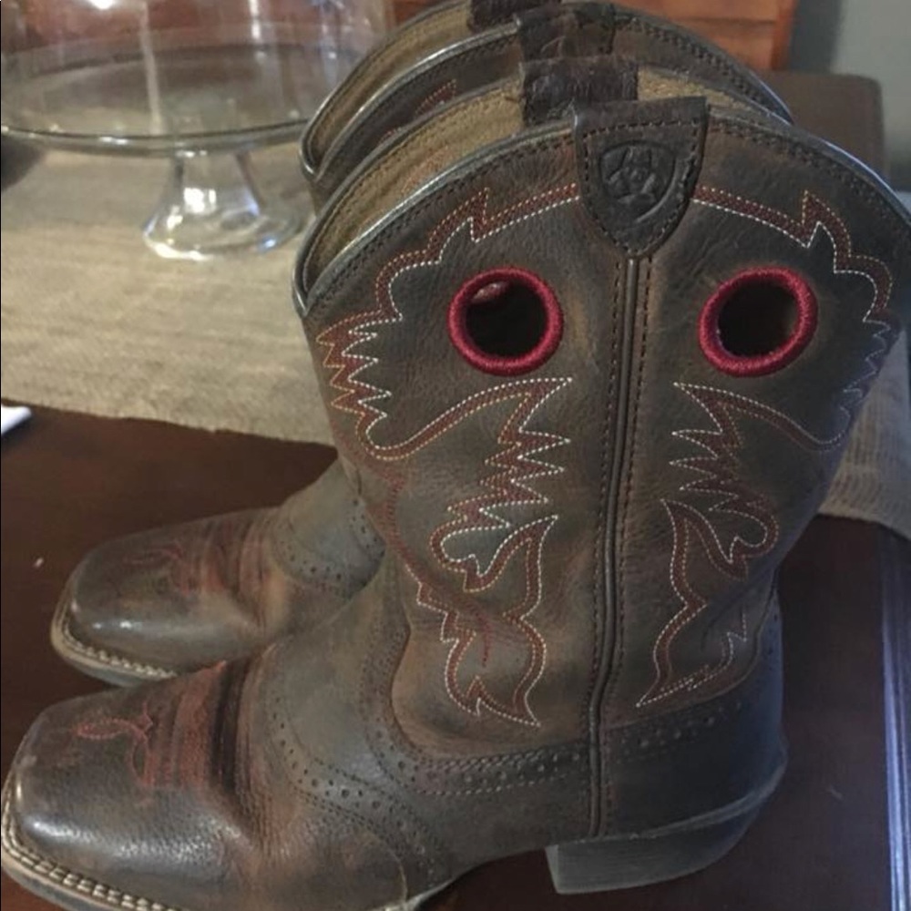 Ariat youth boots size 4.5